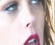 Губки помадой подрисовала и сделала минет